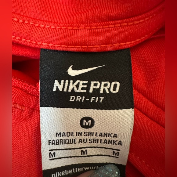 EUC Women’s Nike pullover- size medium - Picture 4 of 5